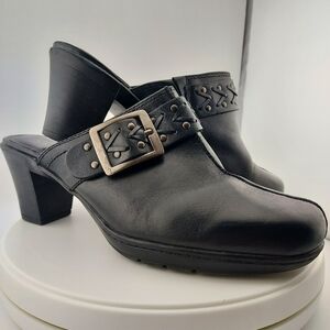 Women's Clarks bendables black leather Buckle Mules- Size 8M